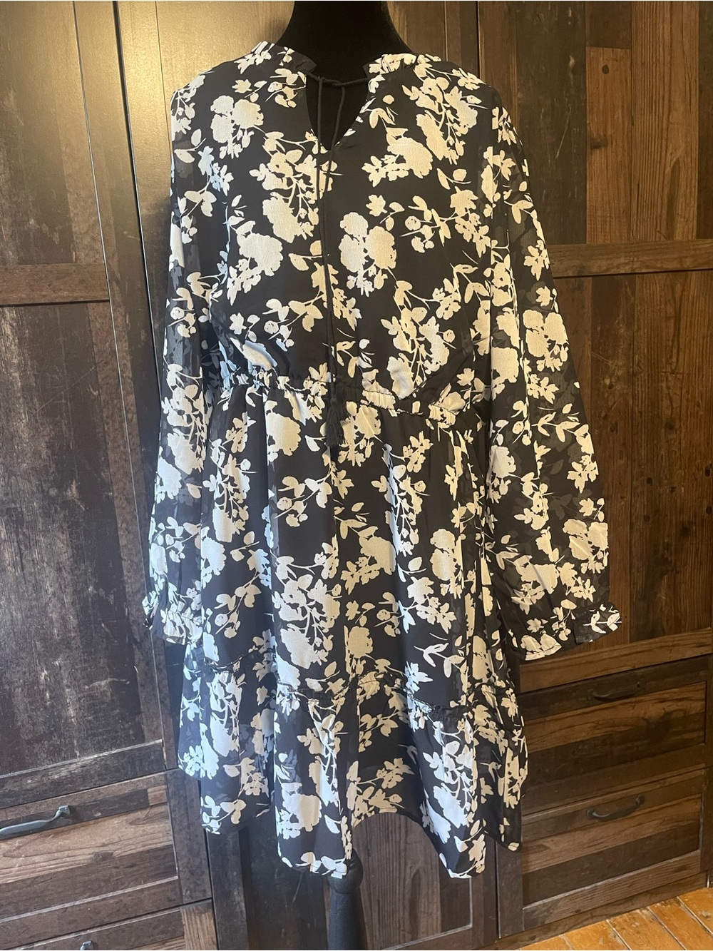 Keren Hart Black & White Floral Long Sleeve Dress